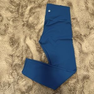 Wunder Train HR crops. Blue Size 6. 25”